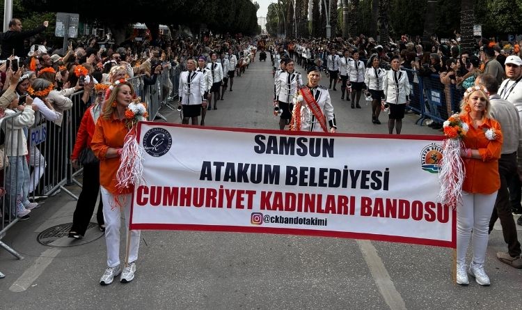 Atakum’un Gururu Cumhuriyet Kadınları Bandosu Adana’da Sahne Aldı